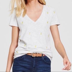 **TRADED** ladies tee w/lemon 🍋 embroidered